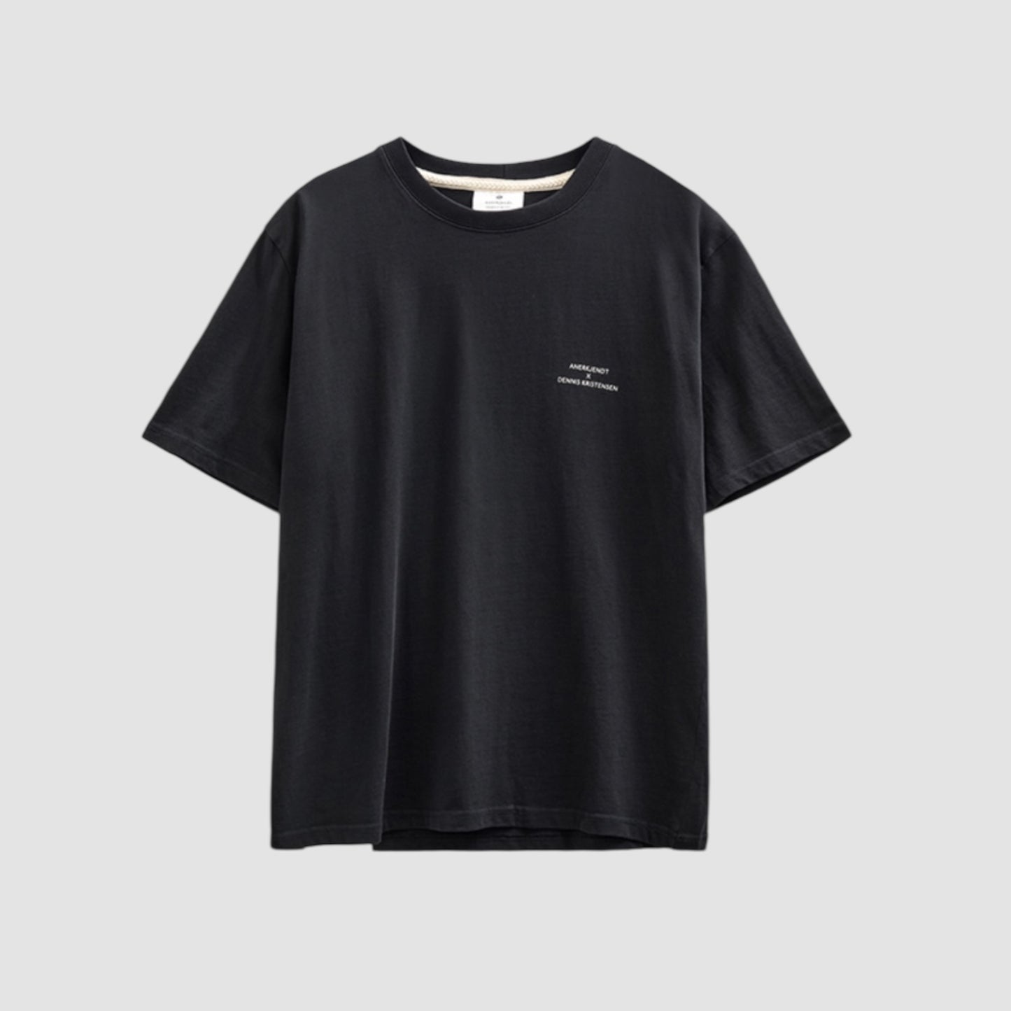 T-SHIRT ANERKJENDT X DENNIS KRISTENSEN